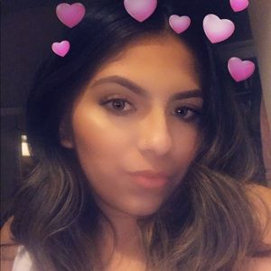 Meet your Posher, Casandra